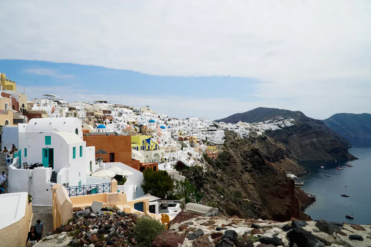 AADE-Kontrollen auf Santorin und Naxos: 'Schwere Glocken' und 'Vorhängeschlösser' für Unternehmen