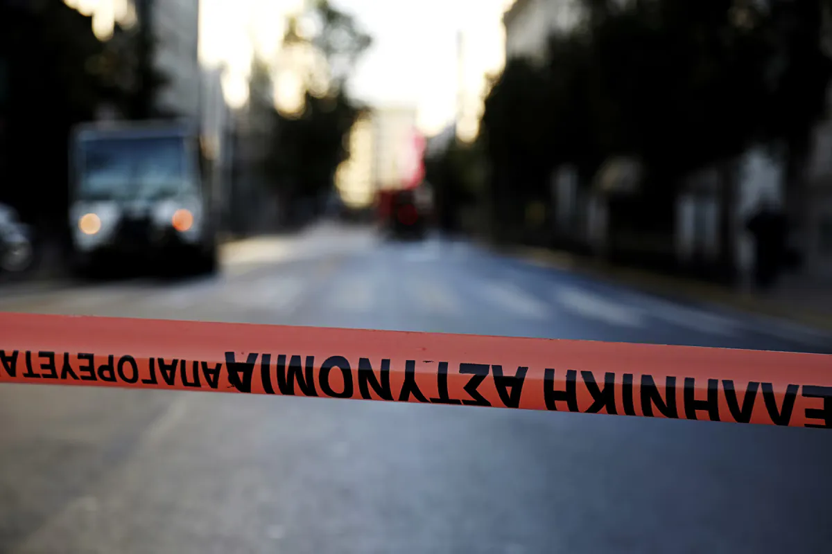 Amaliada: Zwei Verhaftungen nach Explosion und Brand in Polykatoikia-Eingang