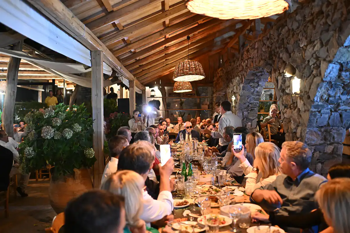 Androulakis in Lasithi: Dinner mit Abgeordneten und Kommunalvertretern