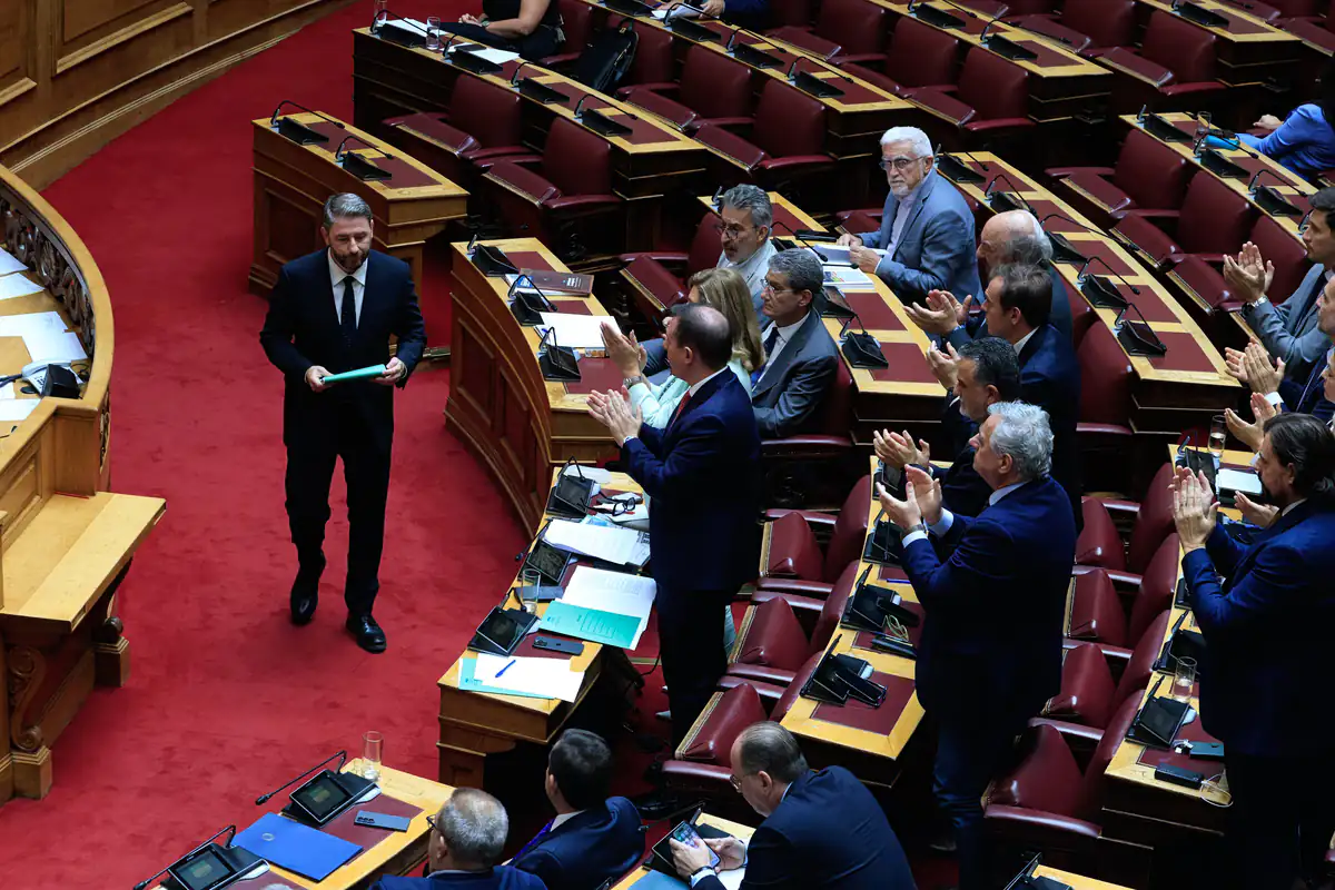 Androulakis vs Mitsotakis: PASOK sieht Punktgewinn im Zentrum