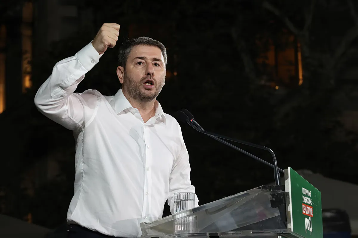 Androulakis fordert bei PASOK-Jubiläum politischen Wandel und 13. Gehalt