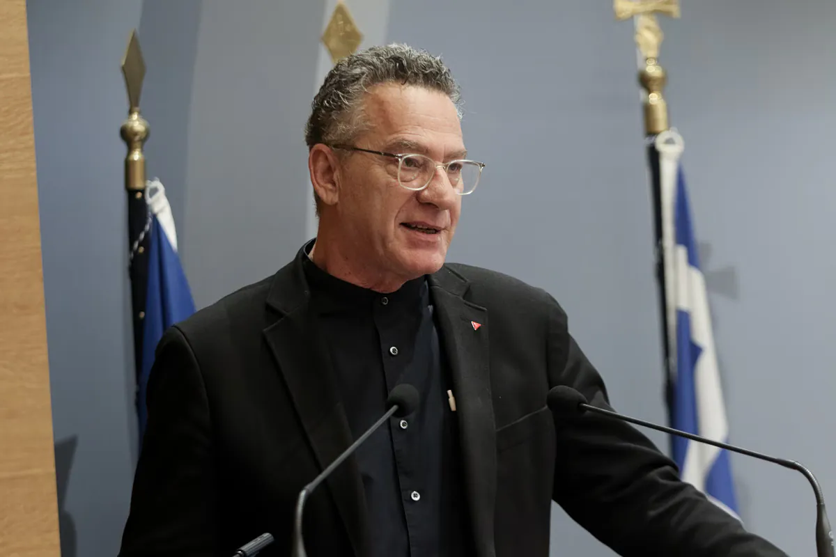 Warum fordert Arvanitis den Adonis Georgiadis Rücktritt?