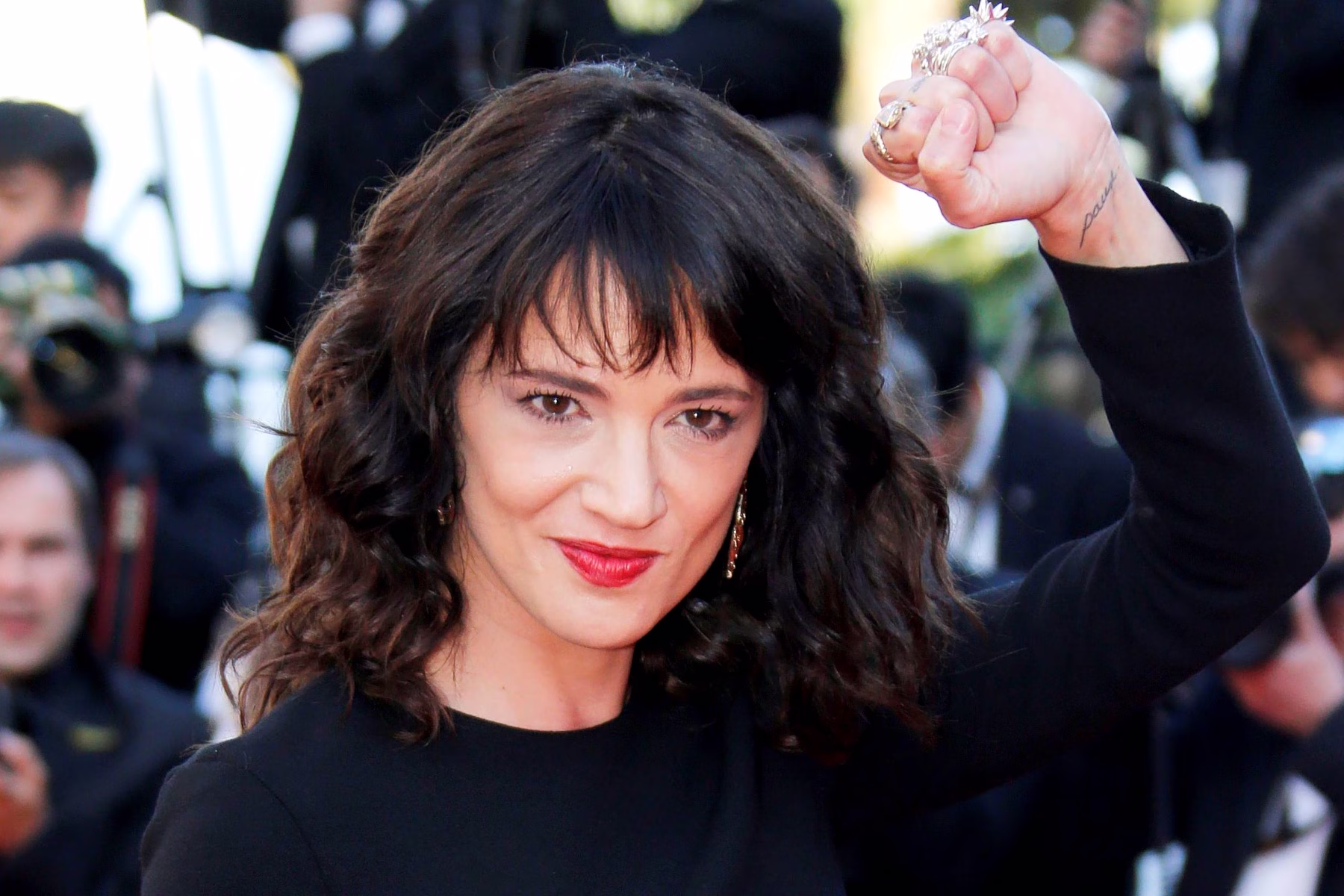 Asia Argento erhält Lebenswerk-Preis in Locarno und reflektiert über Demut