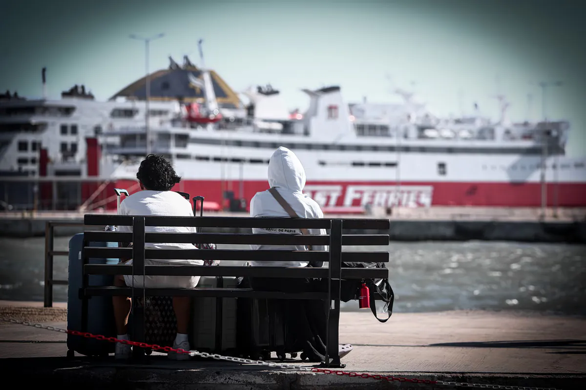 Aufhebung der Fahrverbote in Rafina und Lavrio – Normaler Schiffsverkehr im Hafen von Piräus