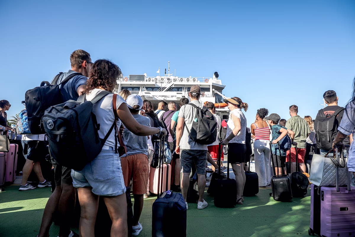 August-Reisewelle erreicht Höhepunkt: Tausende strömen zu den Häfen