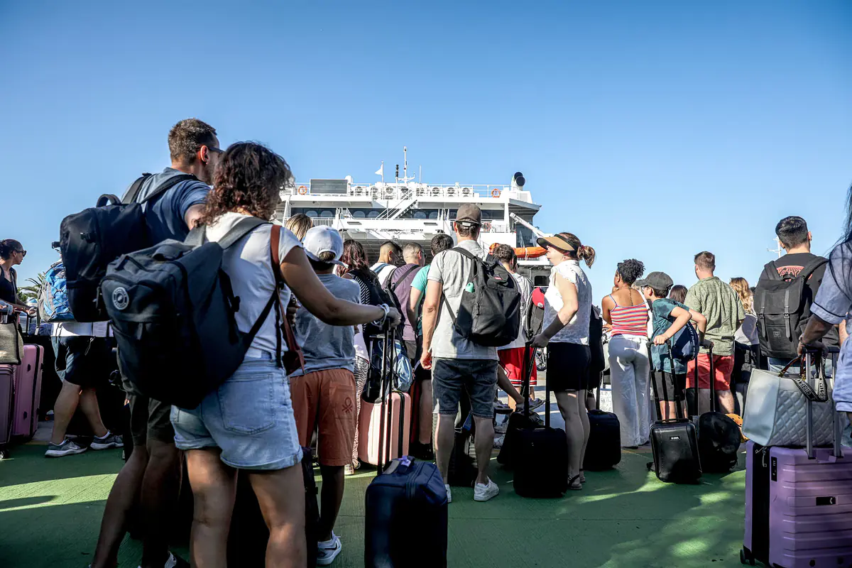 August-Reisewelle erreicht Höhepunkt: Tausende strömen zu den Häfen