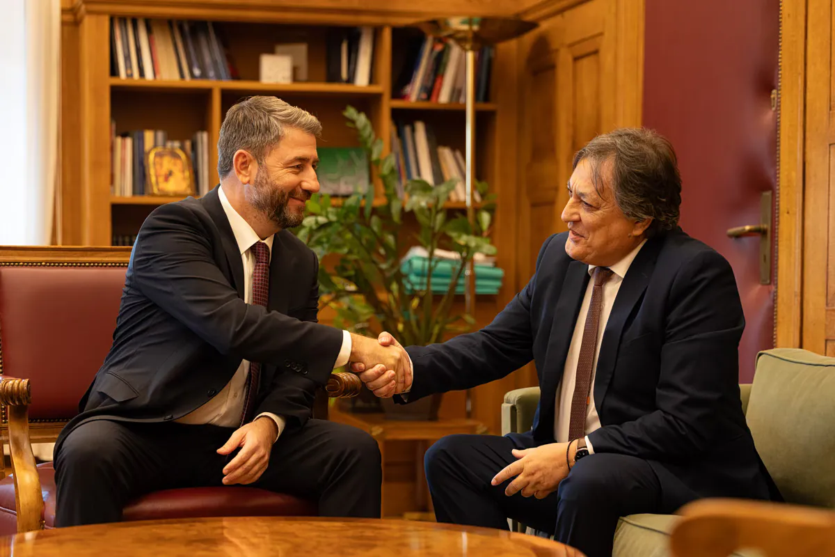 Αυλωνίτης εντάχθηκε στην κοινοβουλευτική ομάδα του ΠΑΣΟΚ μετά από συνάντηση με Ανδρουλάκη