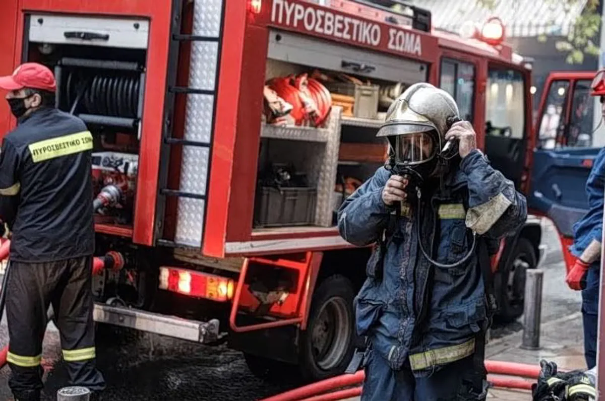 Brand in Galatsi: Feuer in Piloti eines Mehrfamilienhauses