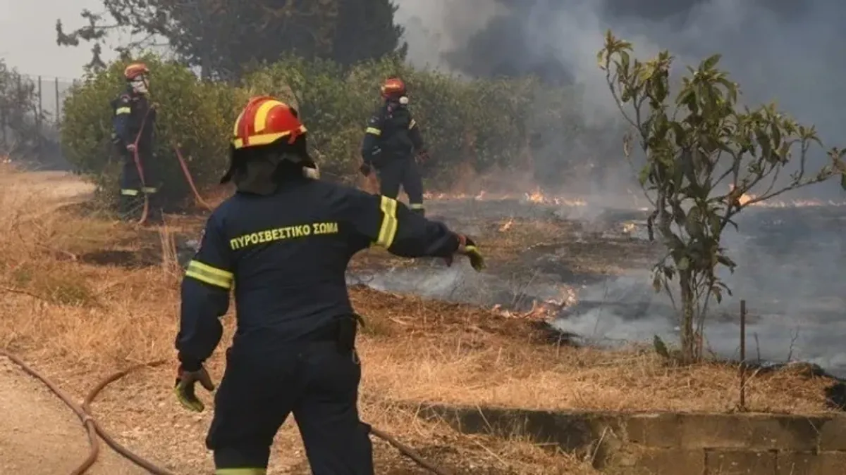 Brandgefahr in Kavala: Zwei Festnahmen nach Ausbruch bei Vrysi