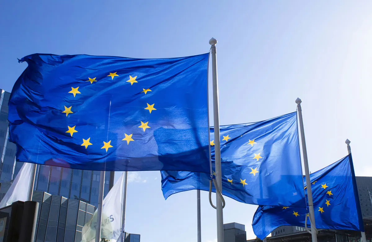 Das Europäische Digitale Sozialversicherungspass soll die Mobilität von Arbeitnehmern innerhalb der EU erleichtern, stößt jedoch auf Kritik hinsichtlich des Arbeitnehmerschutzes.