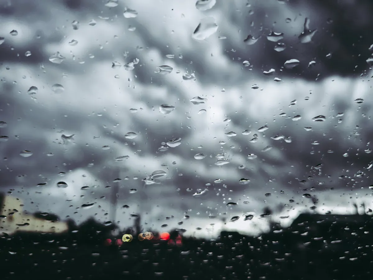 Kurzzeitige Gewitter und Regenfälle in Griechenland heute Abend