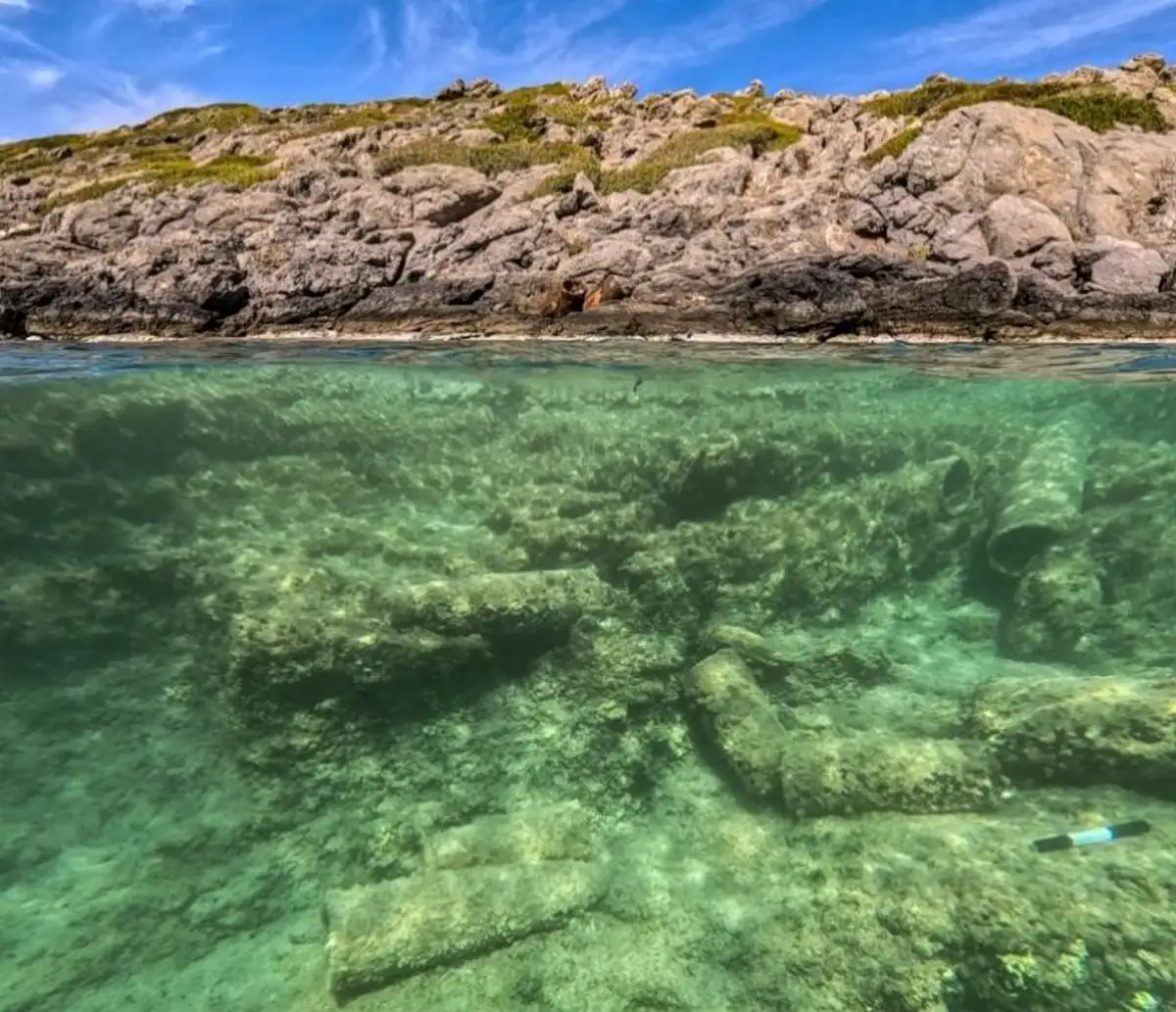 Historische Munitionsfunde an der Ardani-Küste auf Karpathos führen zu Badeverbot