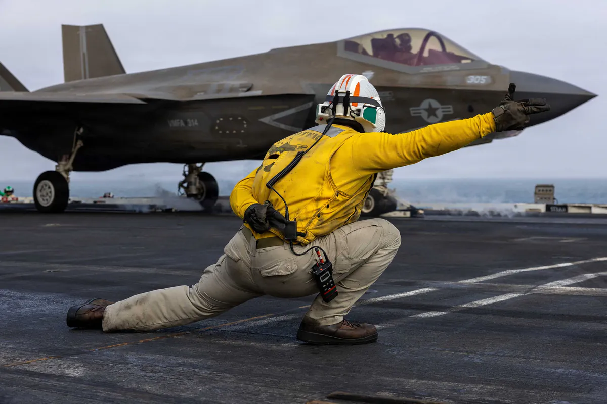 Enthüllung: Irans Angriffe auf US-Basen als Ursache für Probleme auf dem Flugzeugträger USS Abraham Lincoln