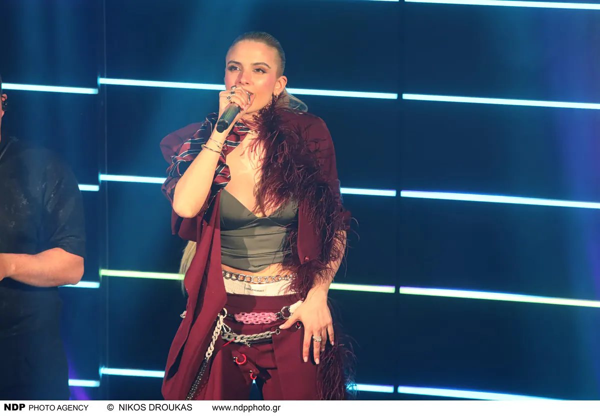 Katerina Lioliou veröffentlicht Video-Clip für „Pagkosmia Imera Psefti“