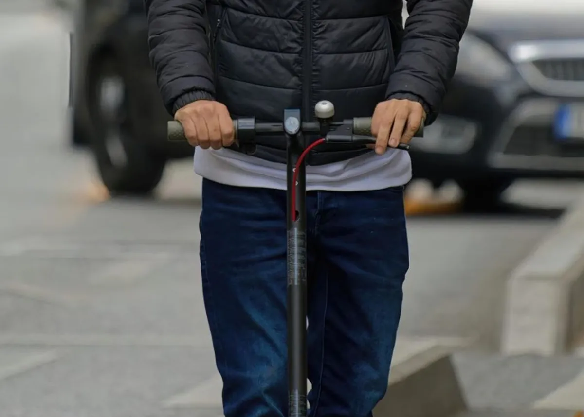Kefalonia: 17-Jähriger auf E-Scooter kollidiert mit Pferd