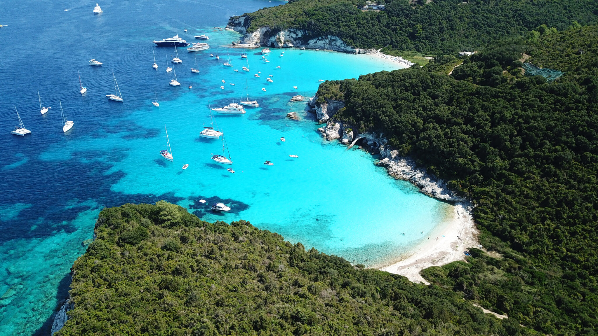 Kollision von Touristenbooten vor Antipaxos: Drei Personen leicht verletzt