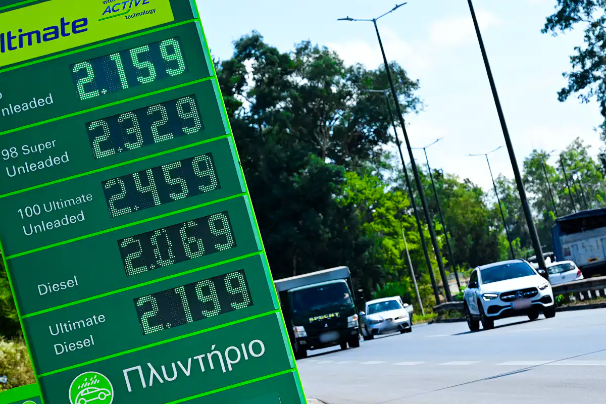 Kraftstoffpreise Griechenland: Benzin bei 2,17 Euro – Hormus-Krise treibt Öl auf 105 Dollar