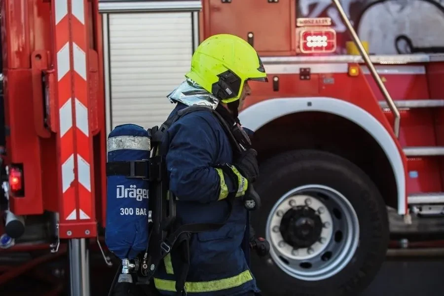 Kreta: Großeinsatz der Feuerwehr nach falschem Brandalarm in Hotel – Fahndung nach dem Anrufer