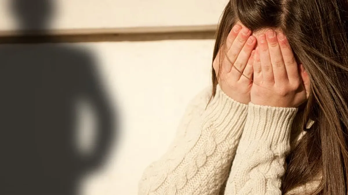 Lehrer in Griechenland zu neun Jahren Haft wegen Missbrauchs eines Minderjährigen verurteilt