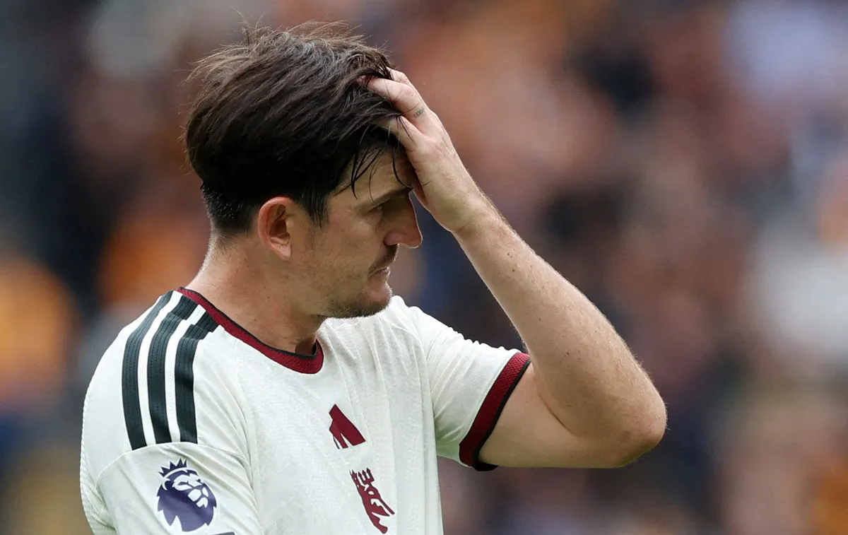 Peinlicher Patzer: Maguire und Mazraoui sorgen für viralen Moment beim Hull-Spiel