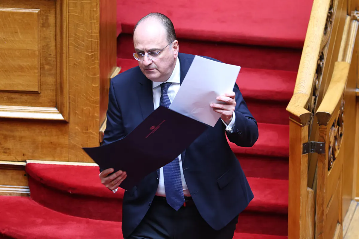Makarios Lazaridis attackiert Direktor von Nikos Dendias
