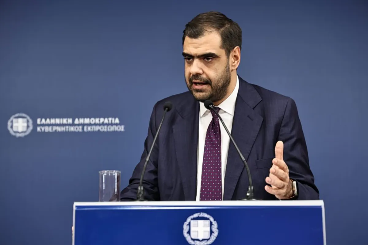 Marinakis weicht Frage zu Frauenmorden aus und kritisiert Polizei