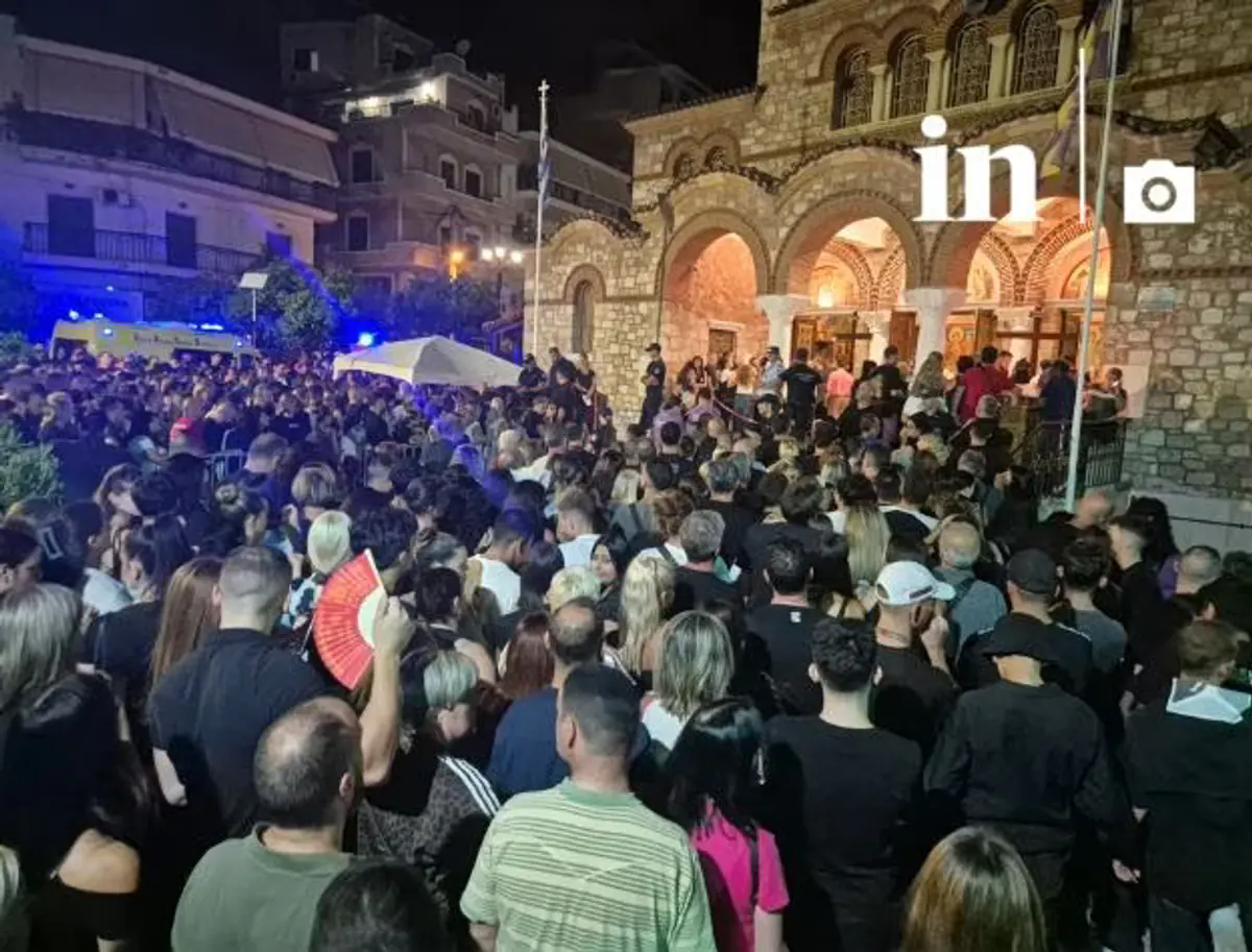 Λαοθάλασσα στην αγρυπνία για τον Γιώργο Μαζωνάκη στη Νίκαια – Το μεσημέρι η κηδεία του