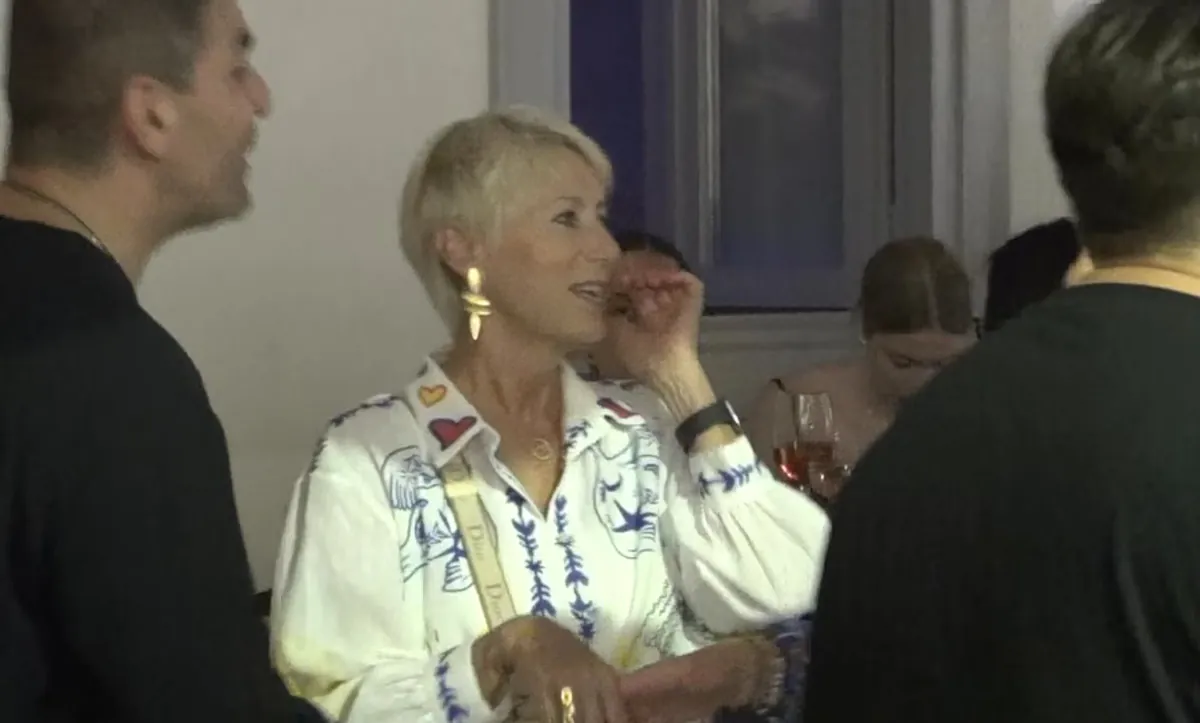 Natasha Pazaiti setzt Urlaub auf Mykonos mit Freunden fort
