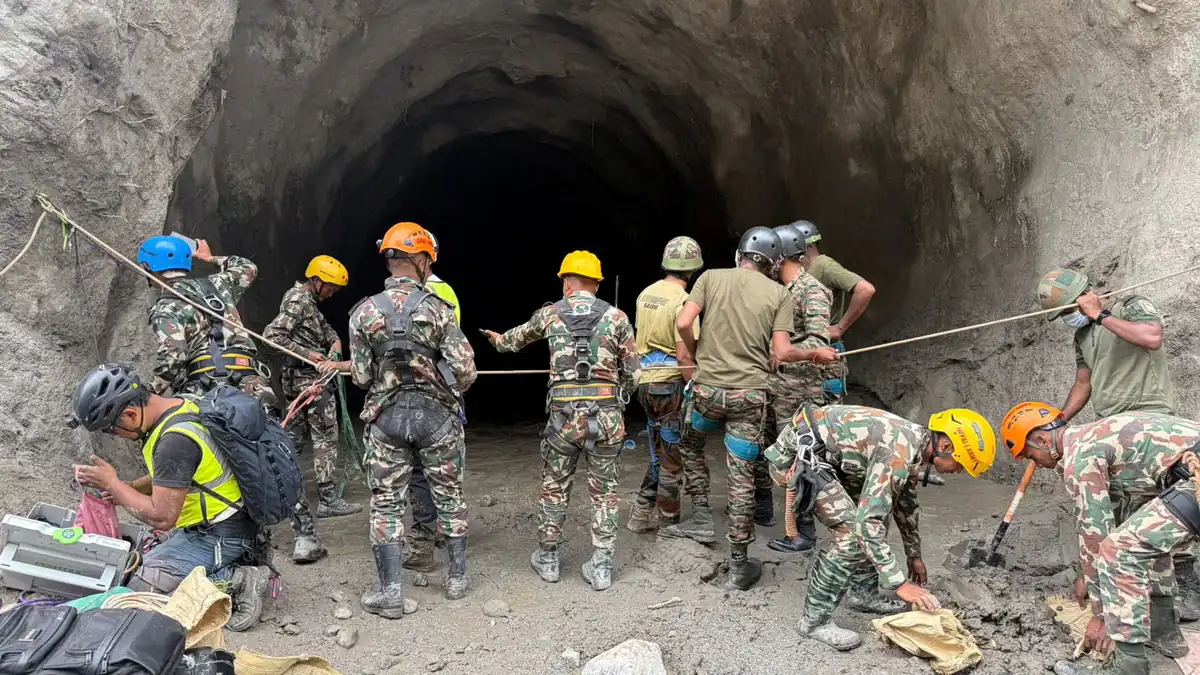Nepal: Fast 5.000 Vermisste und 955 Tote nach verheerenden Erdrutschen – 900 Arbeiter in Tunneln eingeschlossen