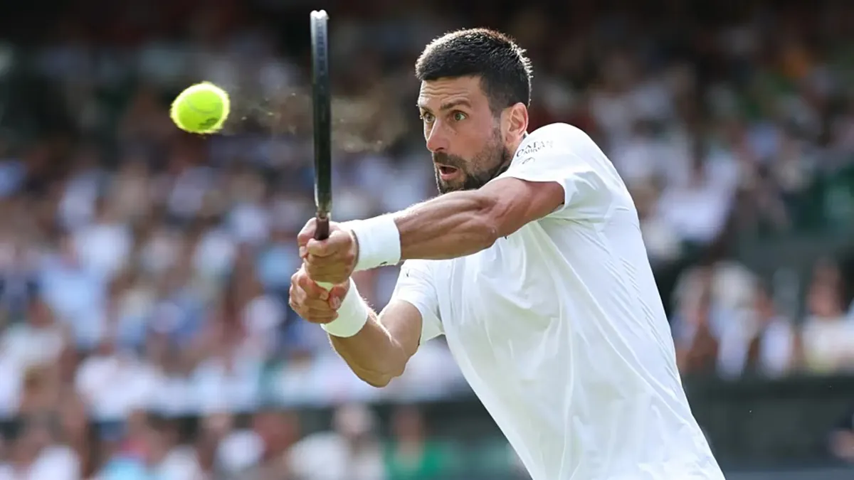 Novak Djokovics unerwarteter Auftritt: Tennis-Superstar singt und tanzt auf Konzertbühne