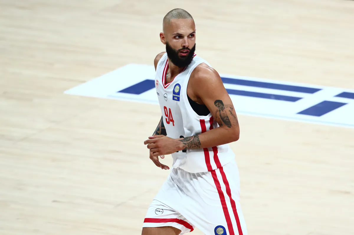 Olympiakos besiegt Fenerbahce 82:77 im CRETE IBT 2026