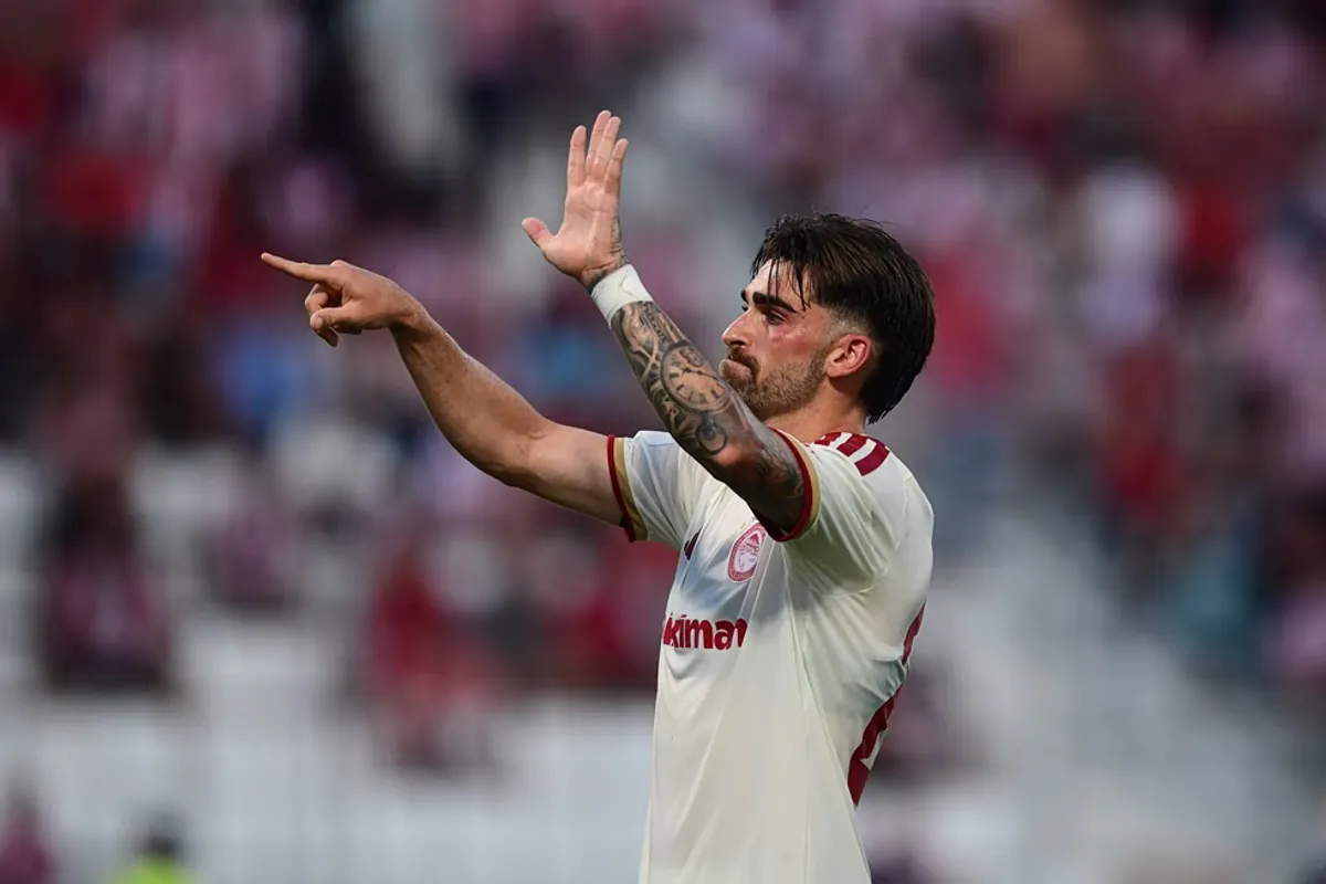 Olympiakos führt durch Elfmeter von Jota Silva – Tor El Kaabi gewidmet