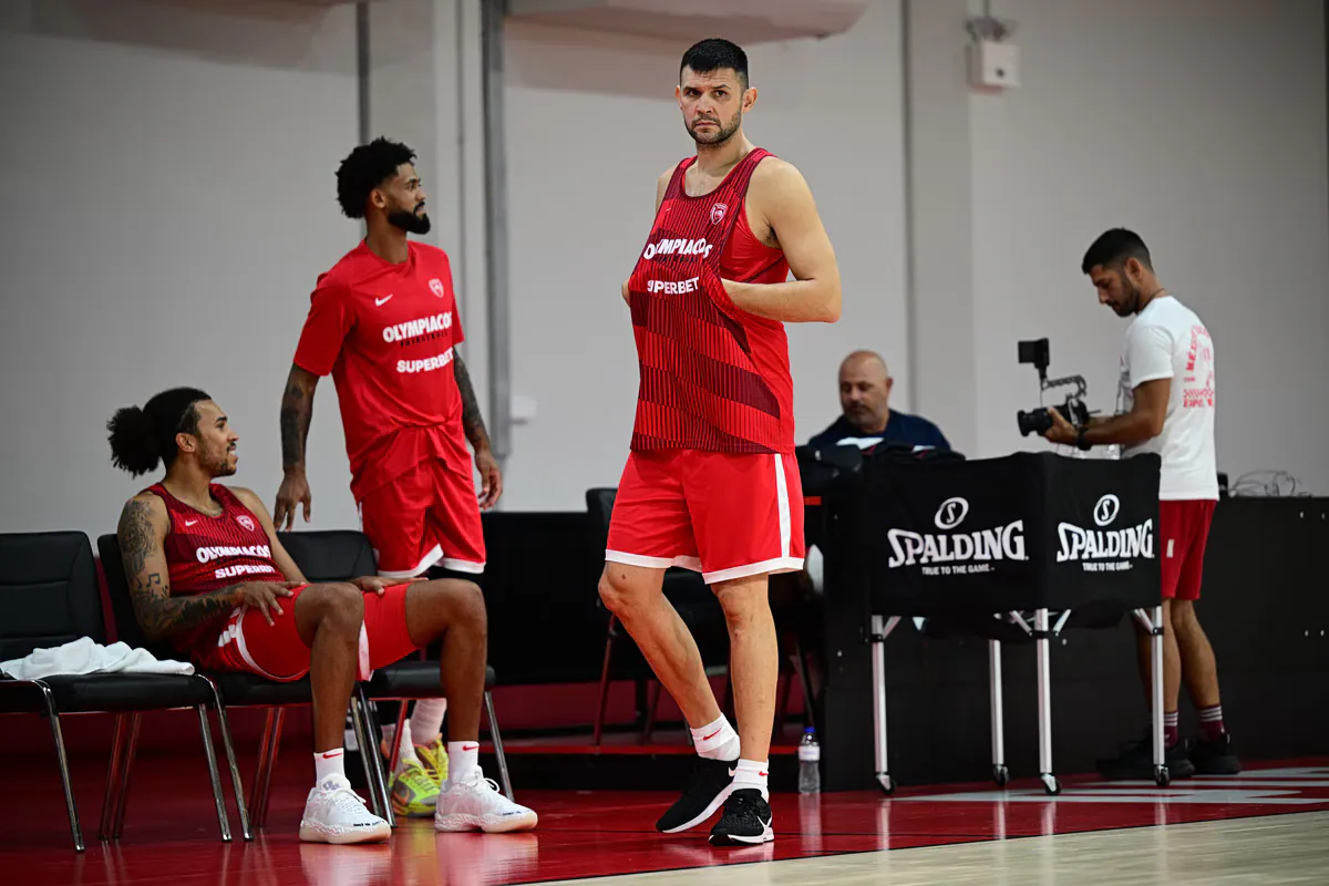 Olympiakos bestreitet das Freundschaftsspiel gegen Roter Stern ohne Tyler Dorsey und Kapitän Kostas Papanikolaou