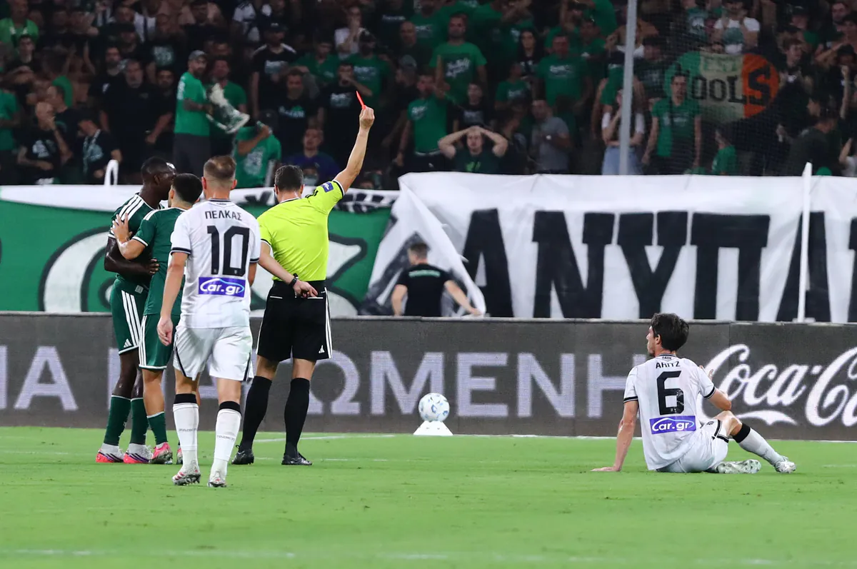 Panathinaikos gegen PAOK: Elustondo mit direkter Roter Karte – PAOK mit zehn Spielern