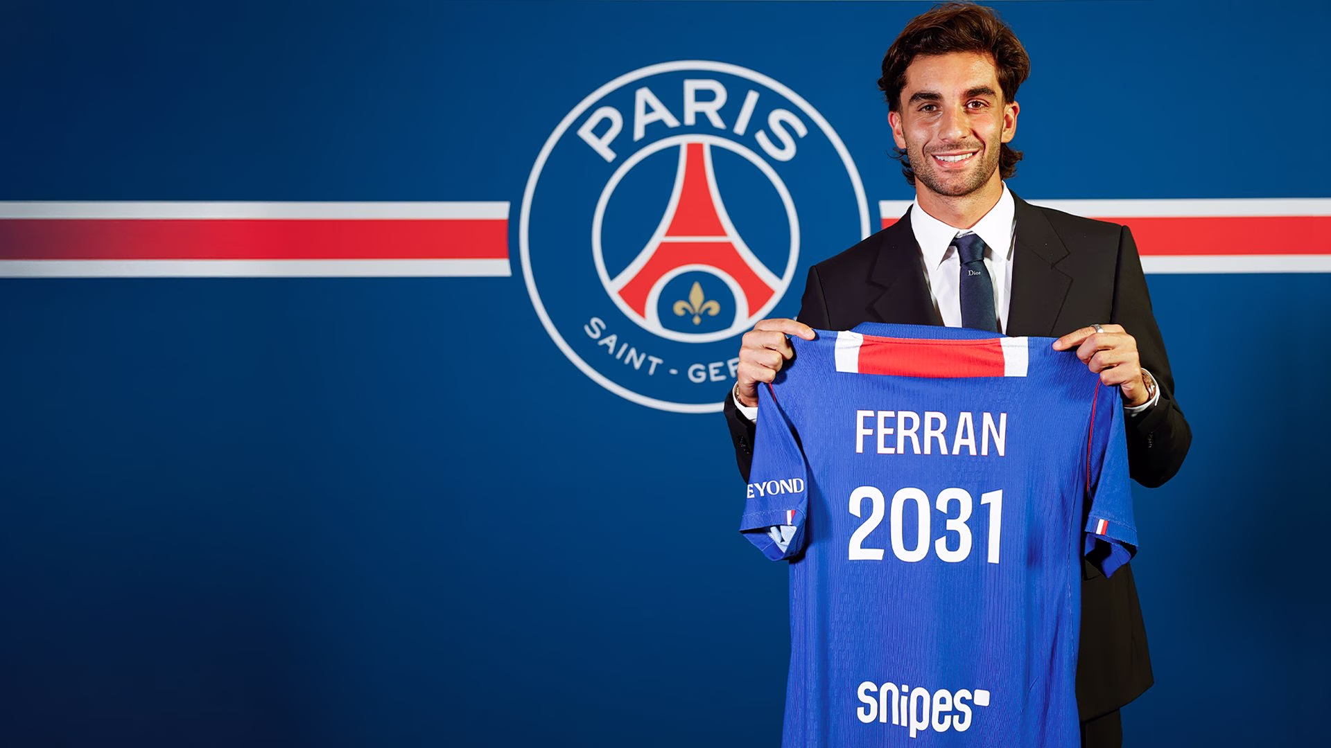 Paris Saint-Germain bestätigt Verpflichtung von Ferran Torres