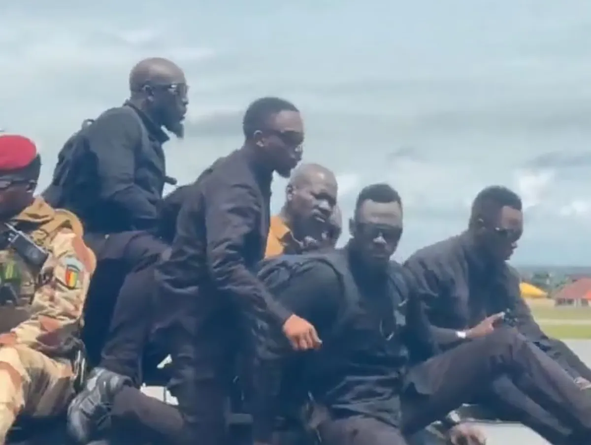 Präsident von Guinea kehrt unter erhöhten Sicherheitsvorkehrungen aus Griechenland zurück