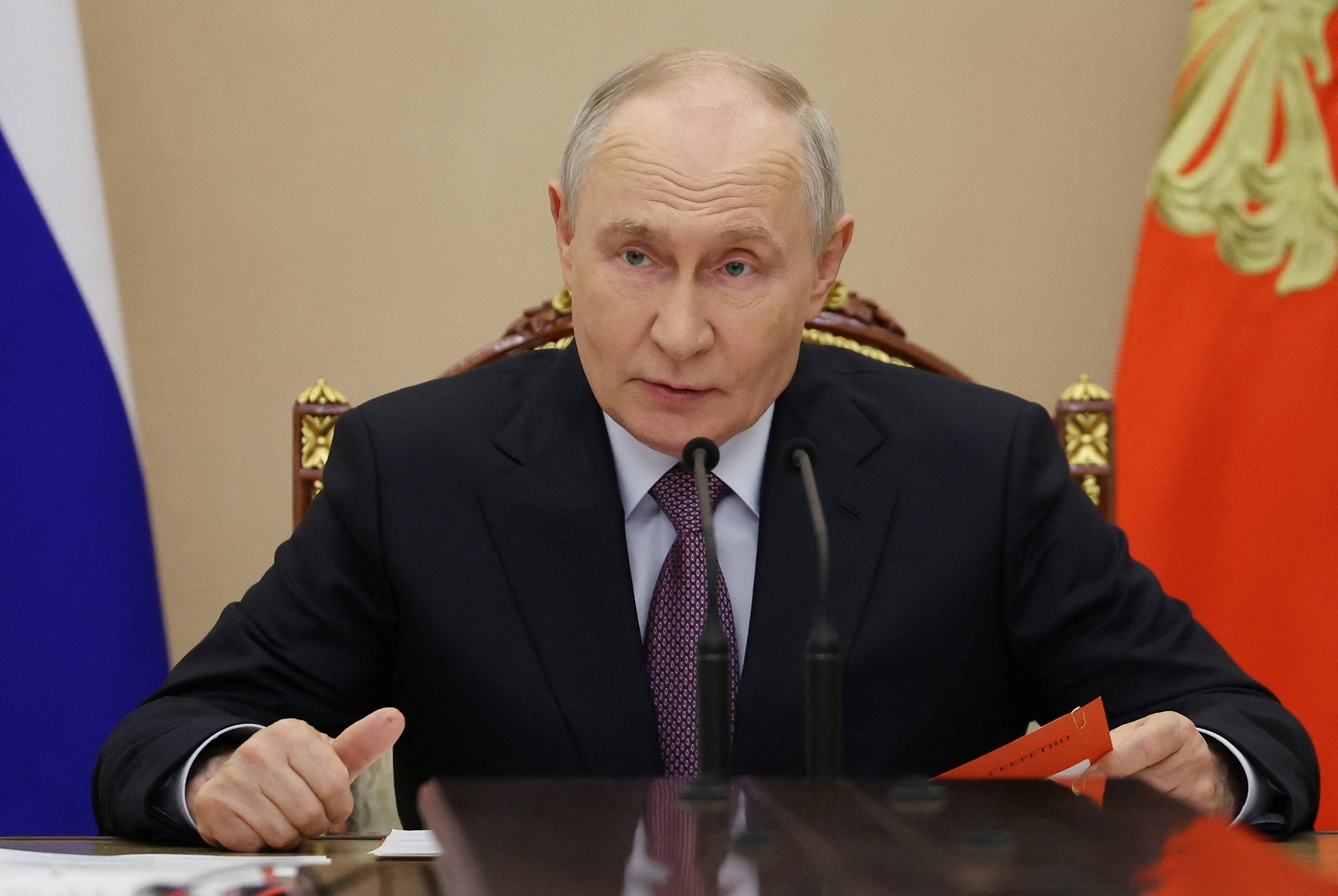 Putin genehmigt Verkauf von Staatsanteilen am größten Moskauer Flughafen