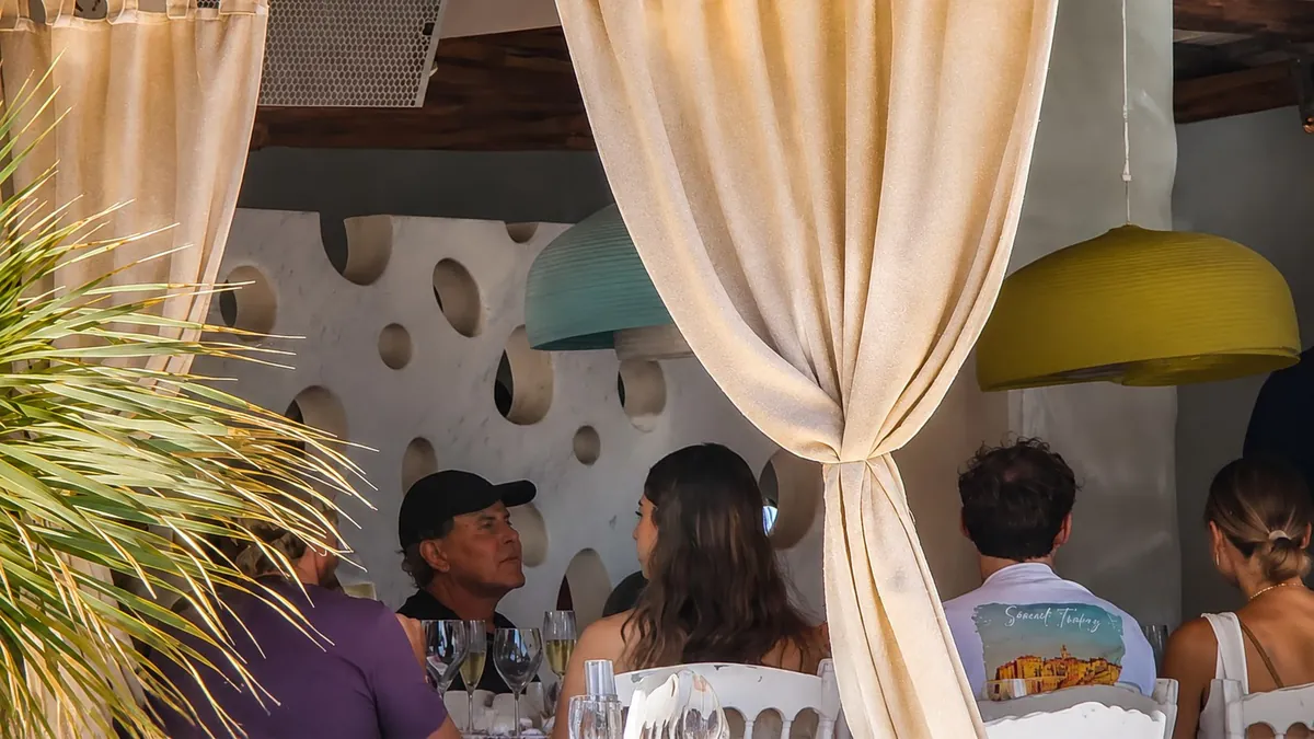 Renzo Rosso genießt einen luxuriösen Urlaub auf Mykonos