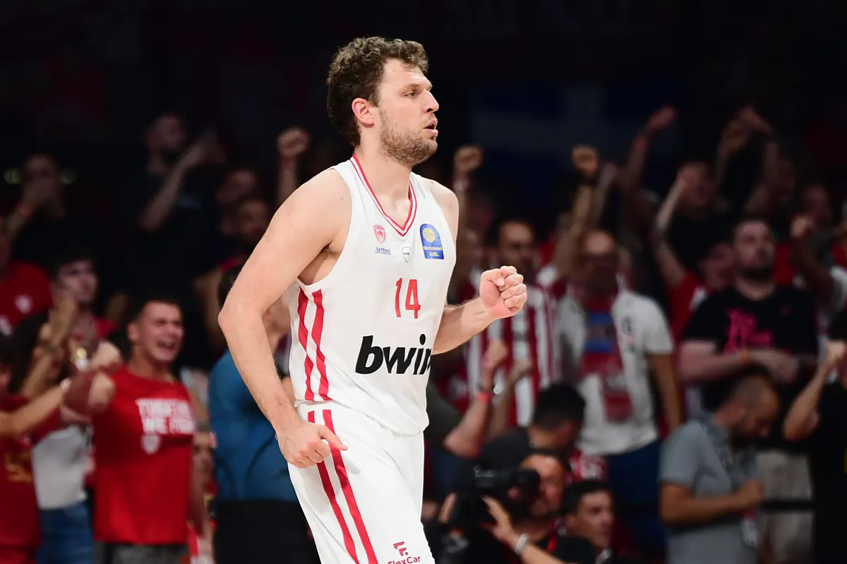 Sasha Vezenkov bekennt sich als CSKA-Fan und beobachtet Europapokal-Gegner des OFI