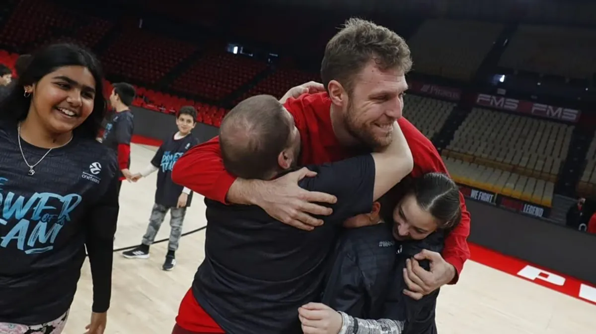 Sasha Vezenkov als Best One Team Ambassador der Euroleague 2026-2027 ausgezeichnet