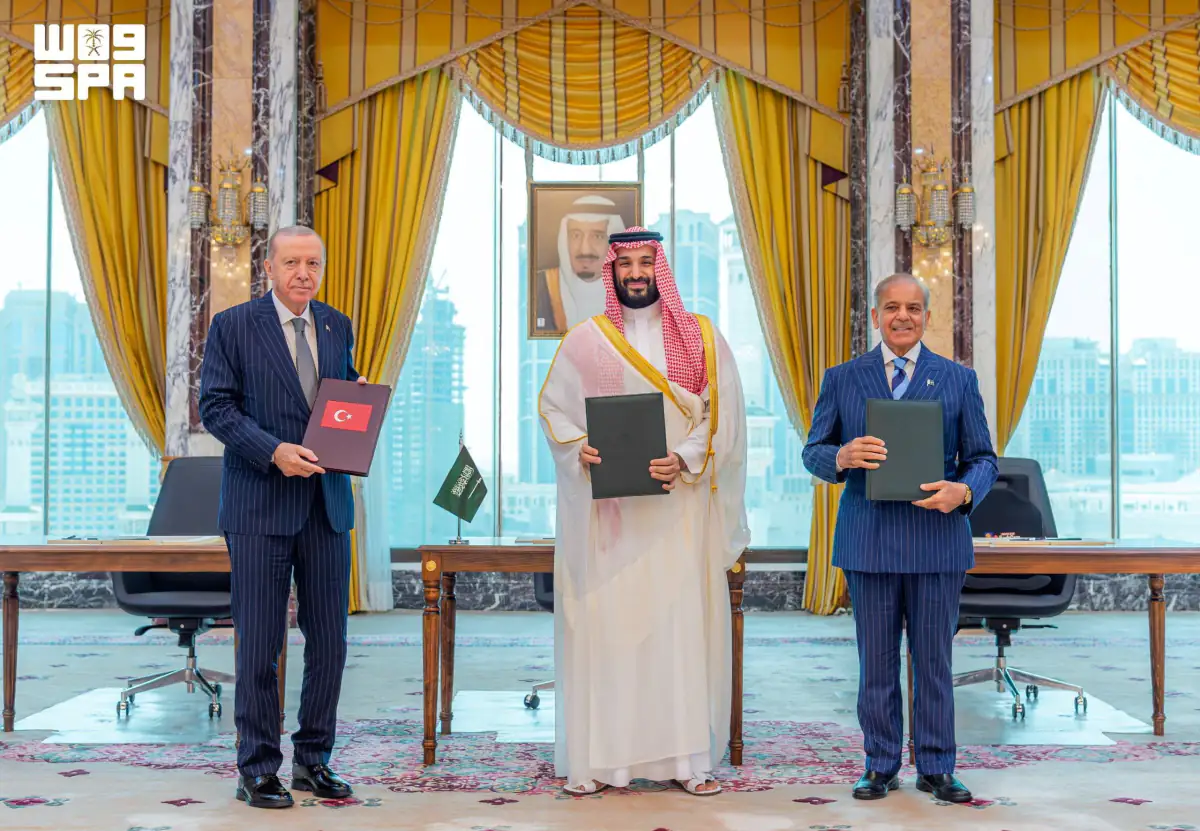 Saudi-Arabien, Pakistan und Türkei unterzeichnen gemeinsames Verteidigungsabkommen in Mekka