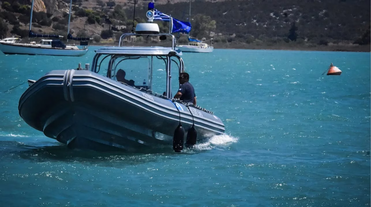 Schnellboot in Porto Rafti in Brand geraten: Alleiniger Insasse gerettet