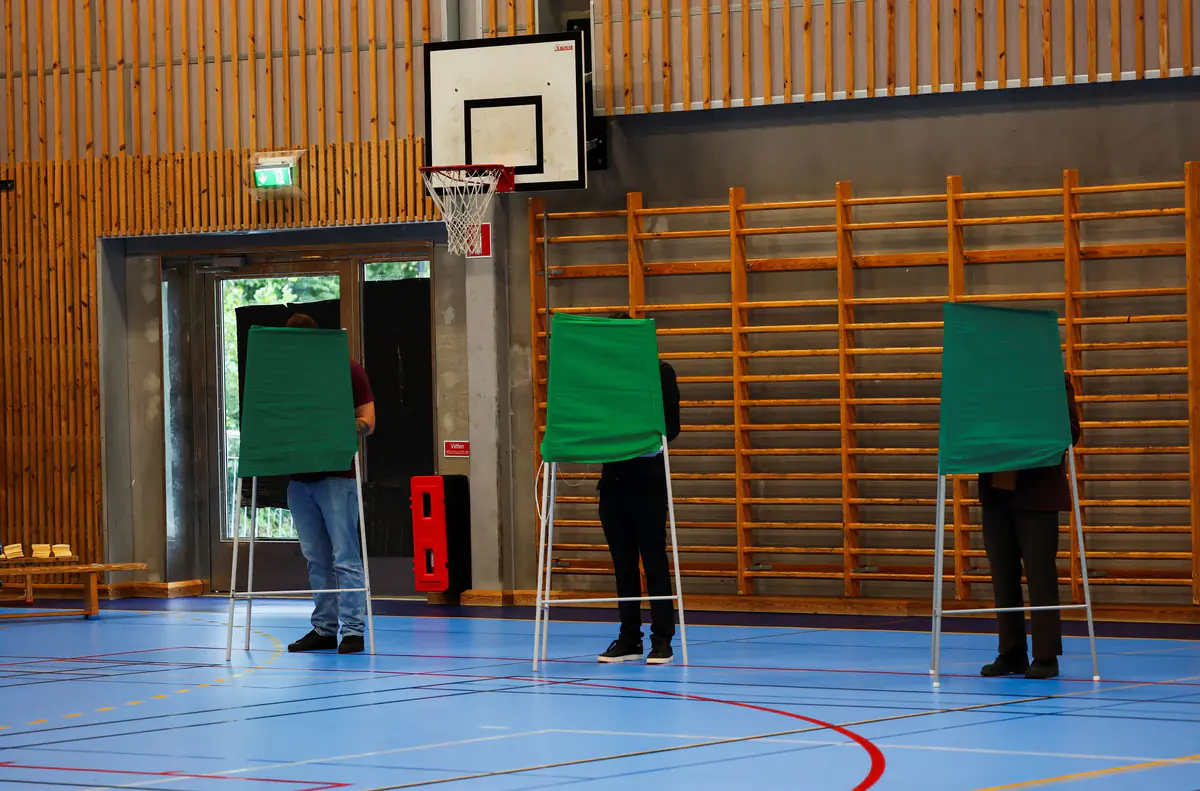 Schwedische Wahlen: Opposition führt hauchdünn mit 175 zu 174 Sitzen