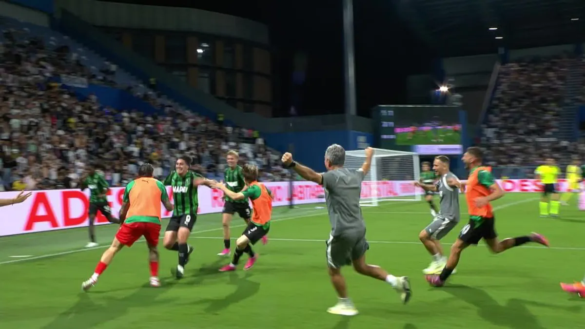 Sassuolo besiegte Juventus mit 3-2 in einem dramatischen Spiel der Serie A. Napoli sicherte sich einen 1-0-Sieg gegen Bologna. Lecce gewann 3-2 gegen Monza.