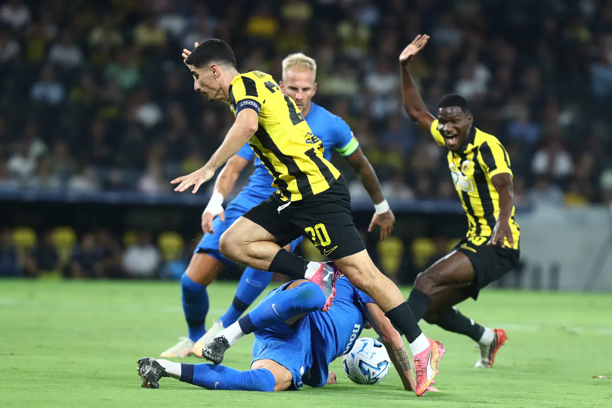 Super League: Tabelle nach Spielen in Nea Filadelfeia und Panthessaliko