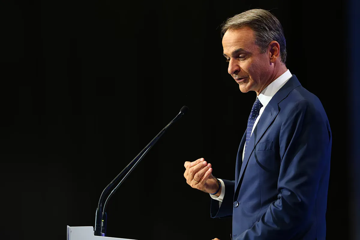 Mitsotakis gedenkt Tanagra-Tragödie mit Schweigeminute und Hilfszusage