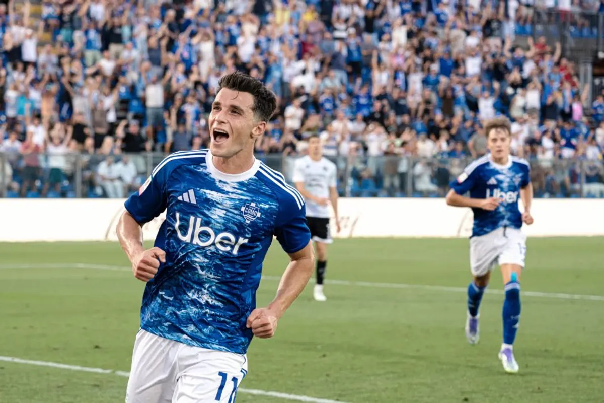 Tasos Douvikas trifft erneut: Como startet stark in die Serie A 2026