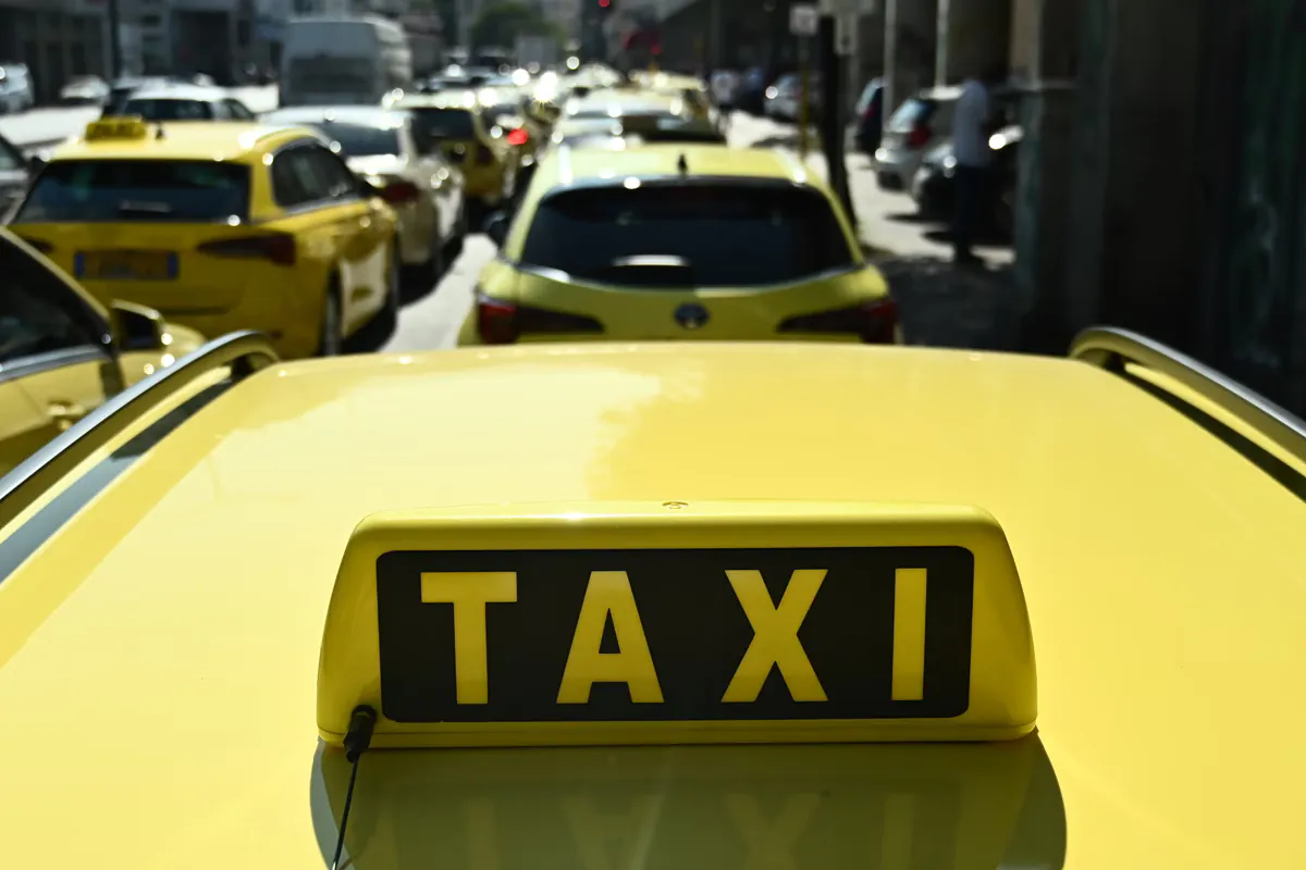Taxi-Tarife: POEIATA sieht Flughafen-Erhöhungen als ersten Schritt