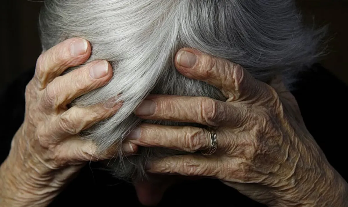 Telefonbetrug in Lamia: 88-Jährige nach Sturz von der Leiter beraubt