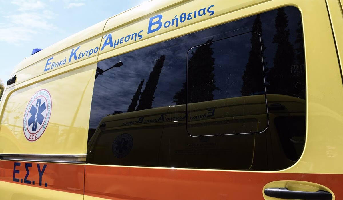 Tödlicher Verkehrsunfall bei Kalamata: 46-Jährige stirbt – Fahrer flüchtet vom Unfallort